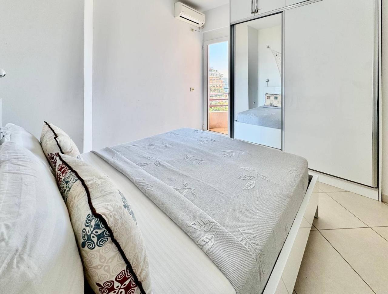Del Mar Sea View Apartment Sarandë Buitenkant foto